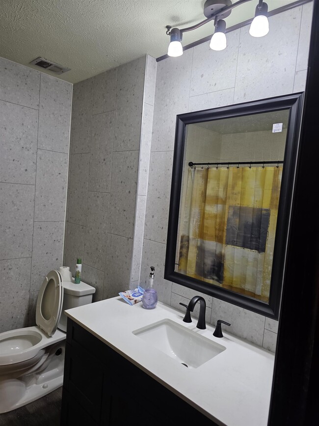 Building Photo - 809 Nassau Pkwy