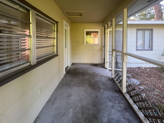 Building Photo - Pet Friendly 4BR/2BA Home Near UF Available for Fall 2026!