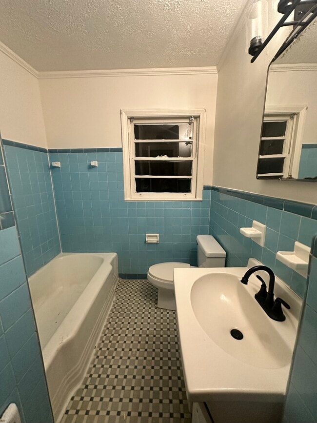 Building Photo - 4528 Sims St