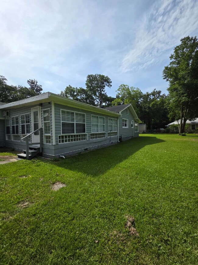 Building Photo - Need a mother-in-law suite or a kid cave?