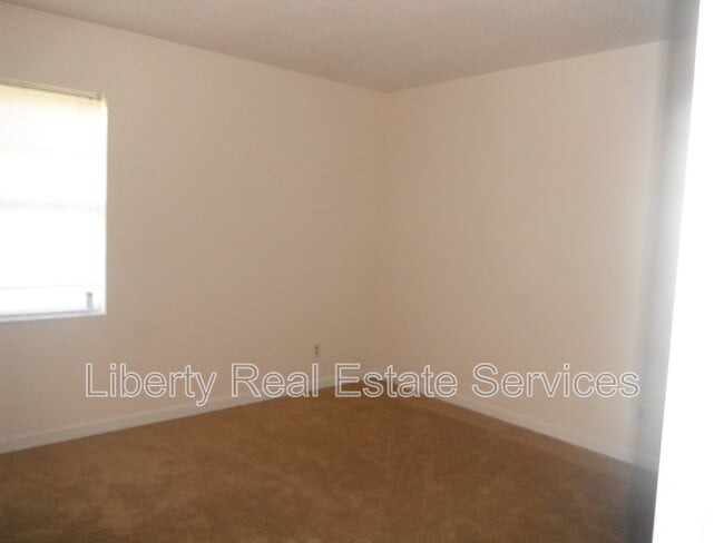 Building Photo - 928 Greenbriar Ct