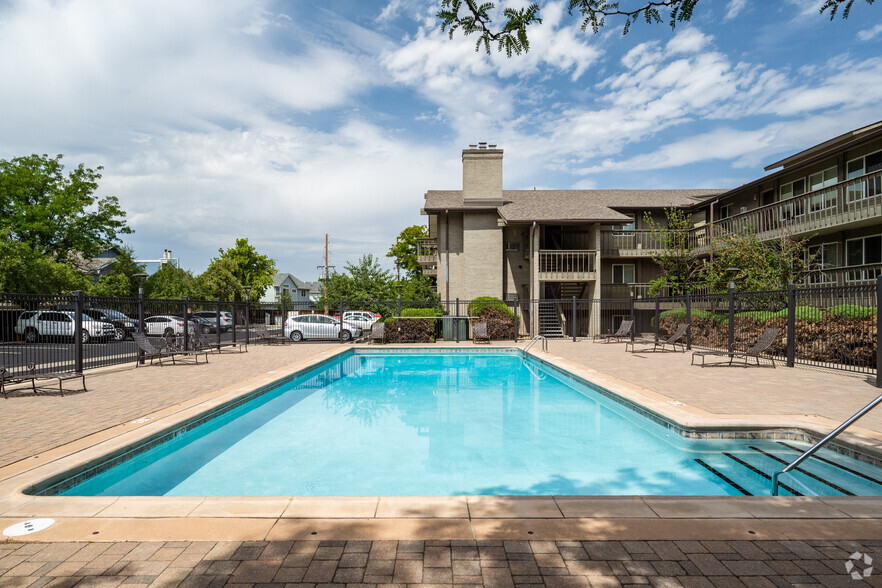 Pool - Flatiron View Apartments