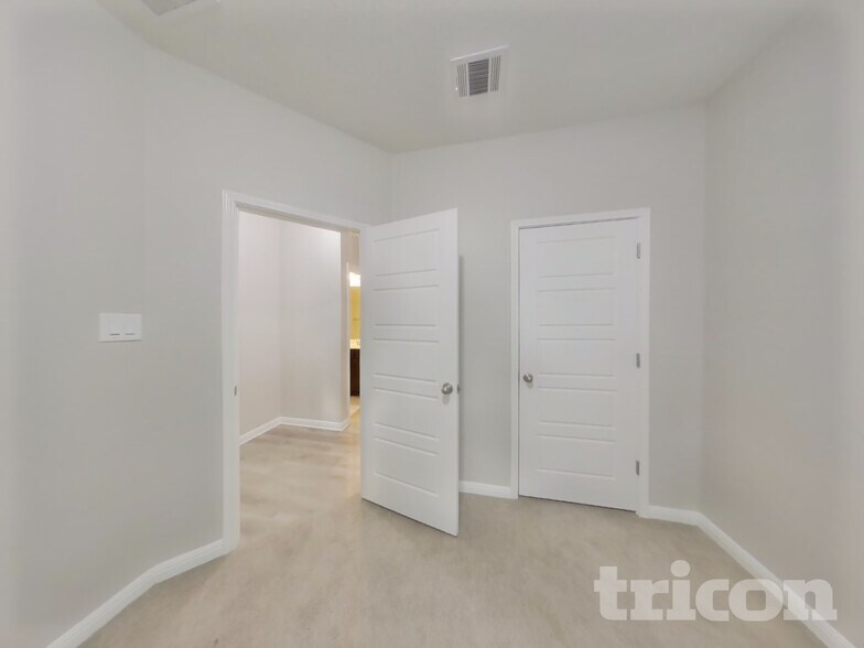 Building Photo - 3119 Gilbert Garden