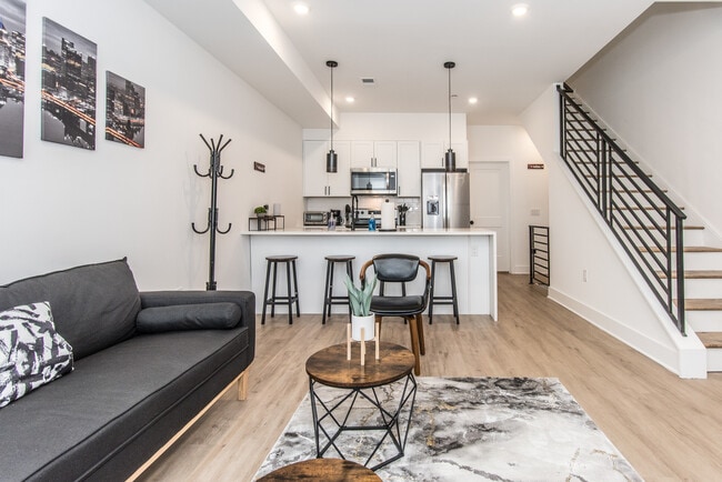 Building Photo - 2435 Master St