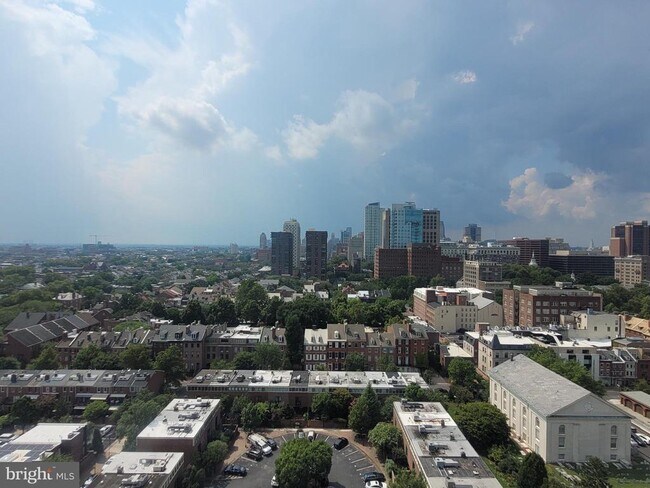 Building Photo - 210 Locust St