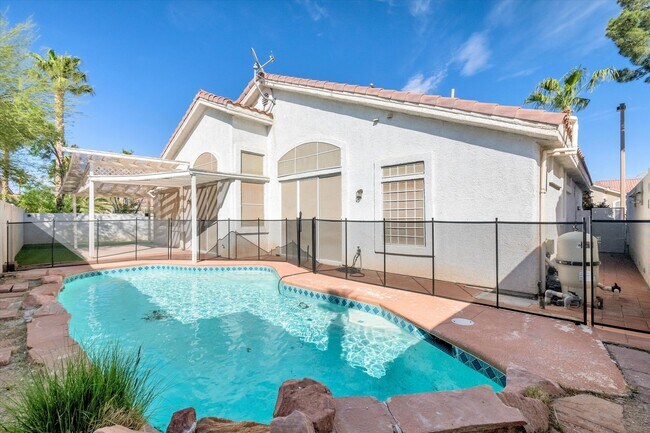 Building Photo - Great Single Story Summerlin Area Pool Home