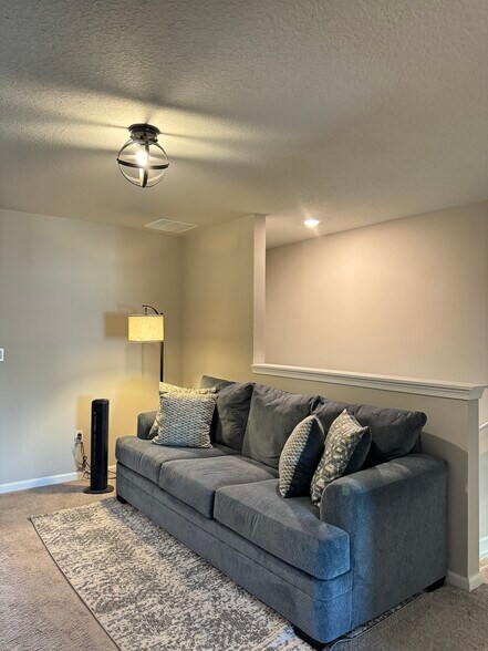 Building Photo - 5649 Mentmore Dr