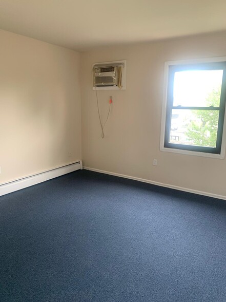Building Photo - 615 McCandless Pl