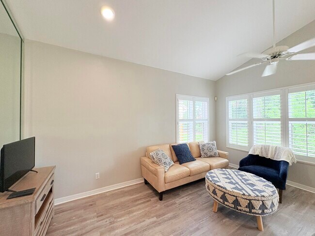 Building Photo - 9865 Perfect Dr