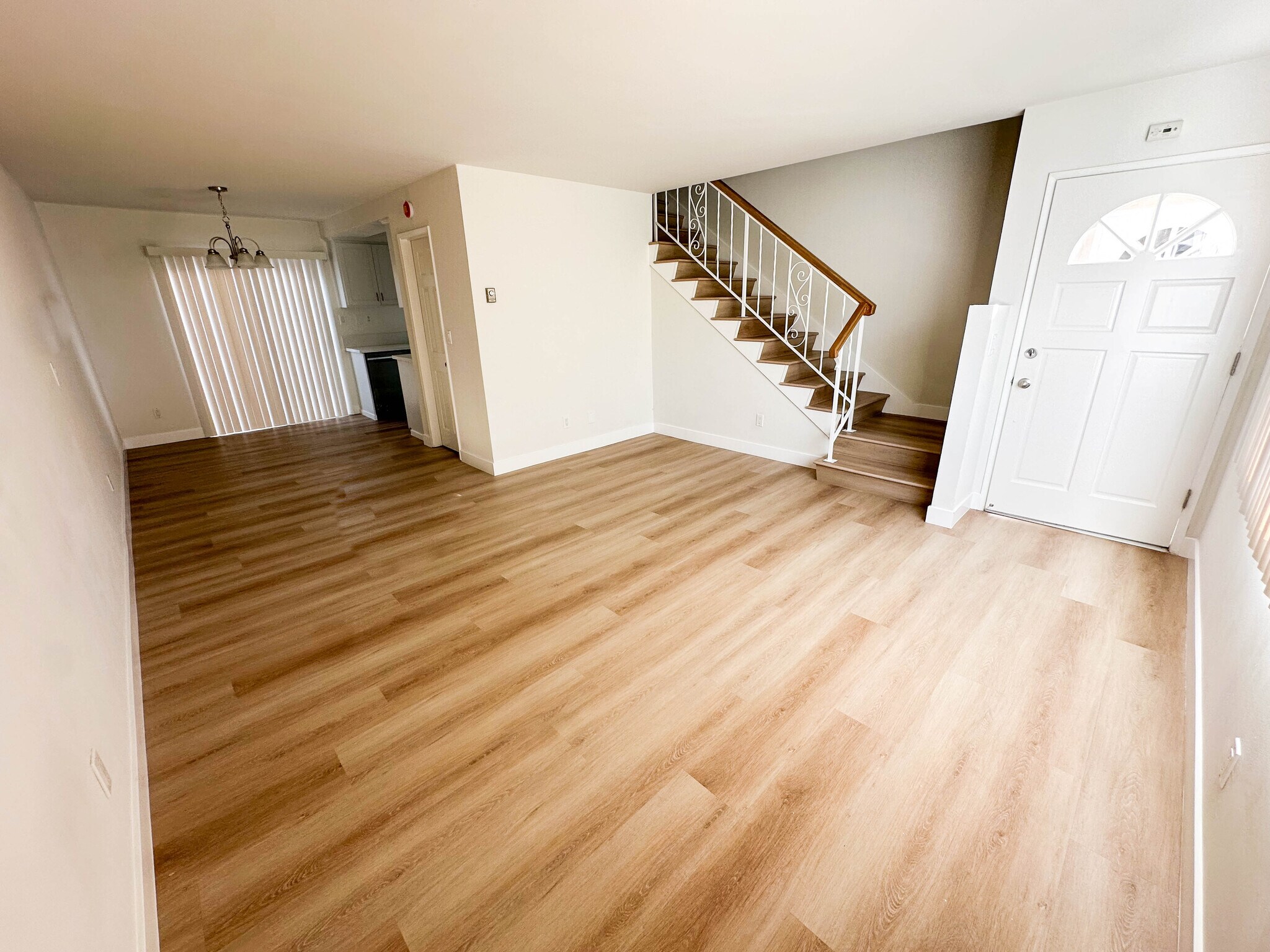 livingroom - 2224 Curtis Ave