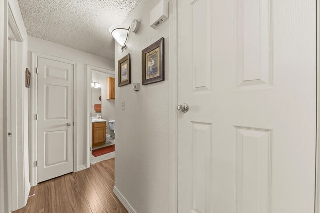 Building Photo - 101 Racquet Dr