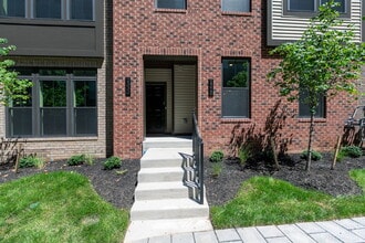 Building Photo - Elegant Townhome Living Near Herndon Conveniences