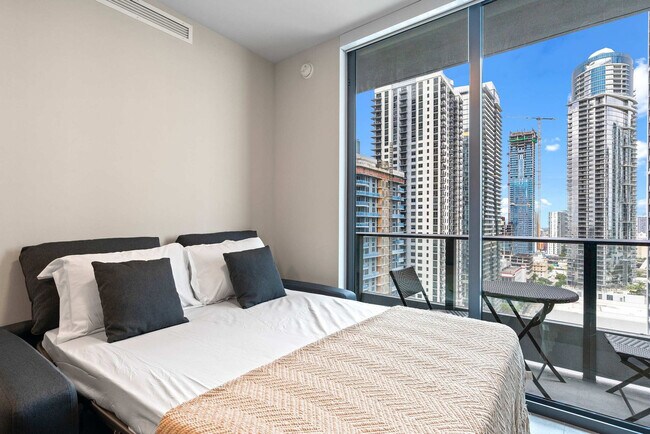 Building Photo - 121 NE 5th St