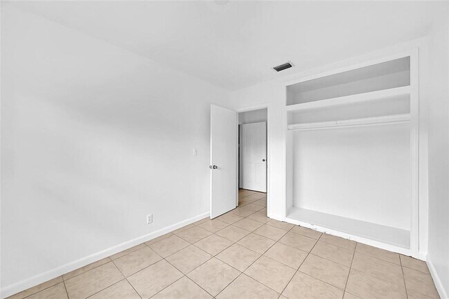 Building Photo - 1218 NW 6th Ave