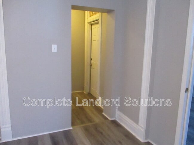 Building Photo - 121 Gilbert Ave