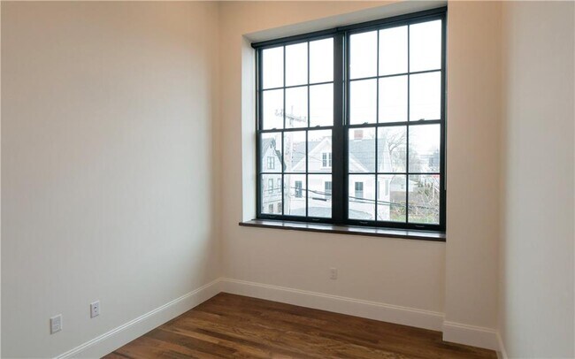 Building Photo - 15 Cranston Ave