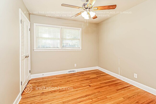 Building Photo - 1142 Eastview Dr