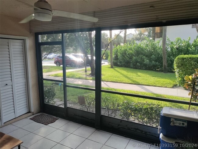 Building Photo - 2852 Carambola Cir S
