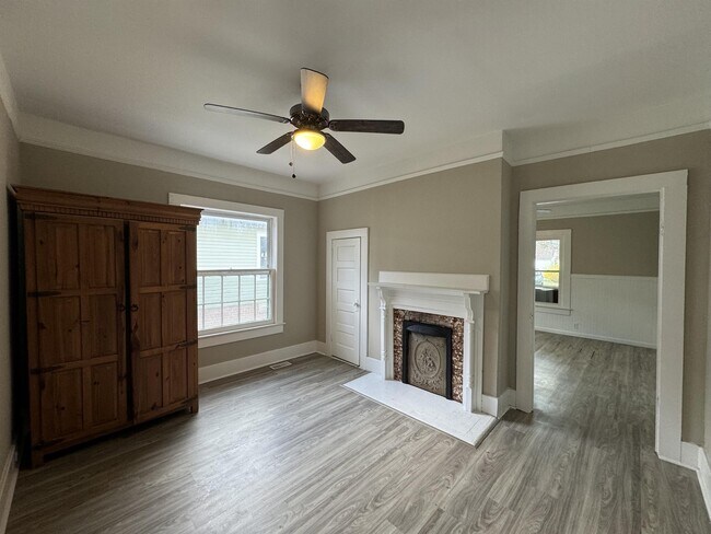 Building Photo - 2017 Lee High Dr NE