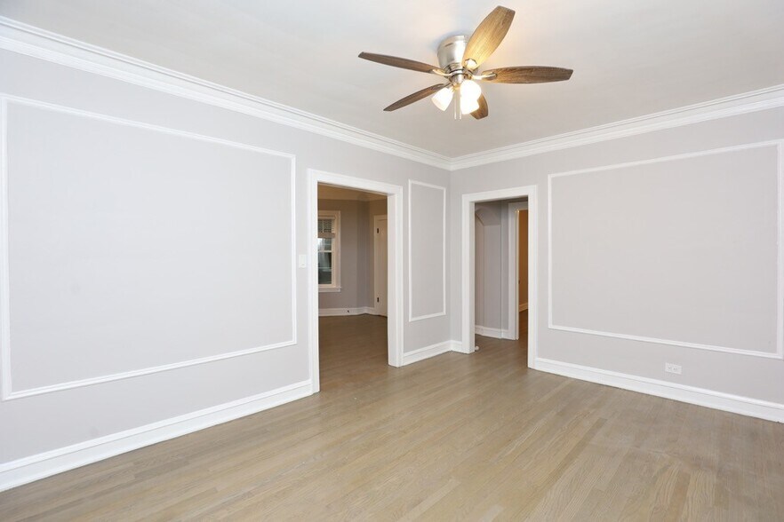 Building Photo - 1352 W Carmen Ave