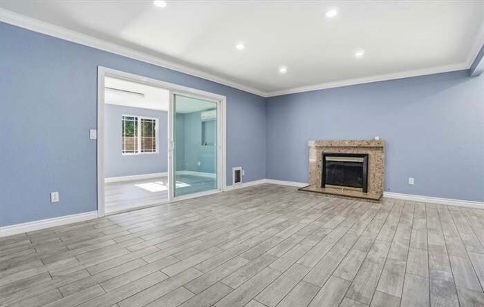 Building Photo - 10380 Hole Ave