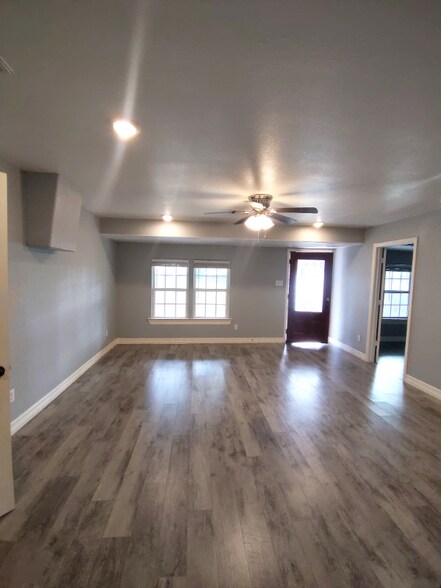 Building Photo - 25745 Dulaney St