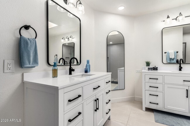 Building Photo - 26007 S Cedarcrest Dr