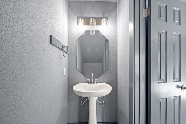 Building Photo - 38 Deer Ridge Rd