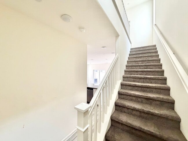 Building Photo - Iris Park Gem | 4 Bedrooms, Loft, and Modern Upgrades Throughout