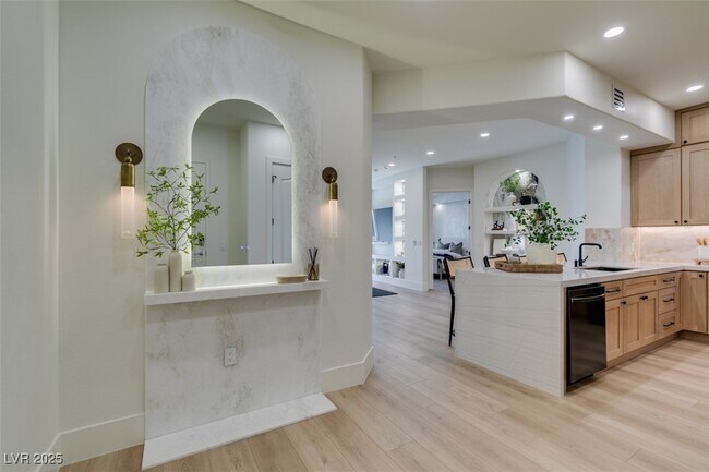 Building Photo - 32 E Serene Ave