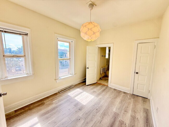 Building Photo - Gorgeous 1 Bed 1 Bath Denver Apartment in Capitol Hill! Available NOW!