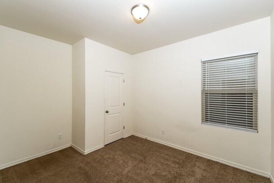 Building Photo - 480 W White Sands Dr