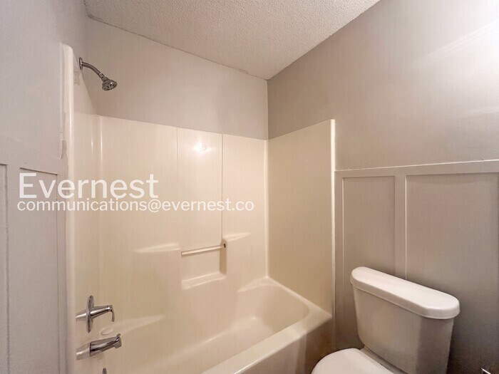Building Photo - 2912 Waverly Dr