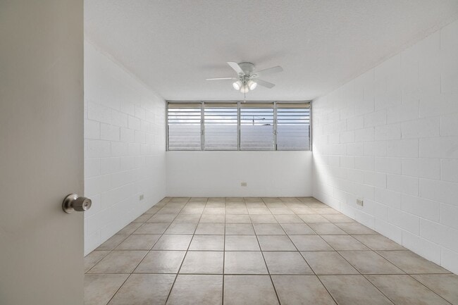 Building Photo - *** Newly Upgraded 3 bedroom / 1 bath Great Location/Amazing Price!!Must see!!Don't Miss Out (Uni...