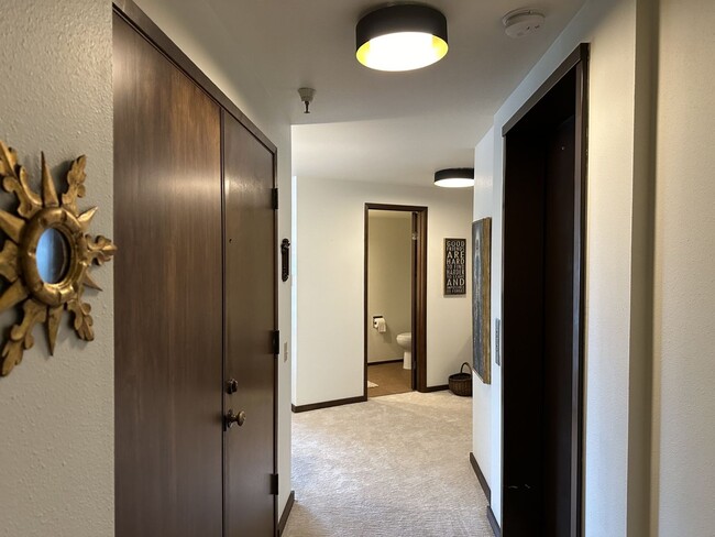 Building Photo - Furnished Condo in Seattle 2 beds and 3 ba...