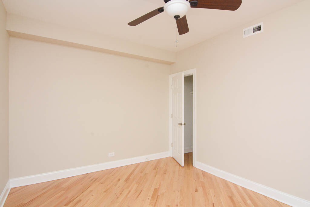 Building Photo - 896 Green Bay Rd