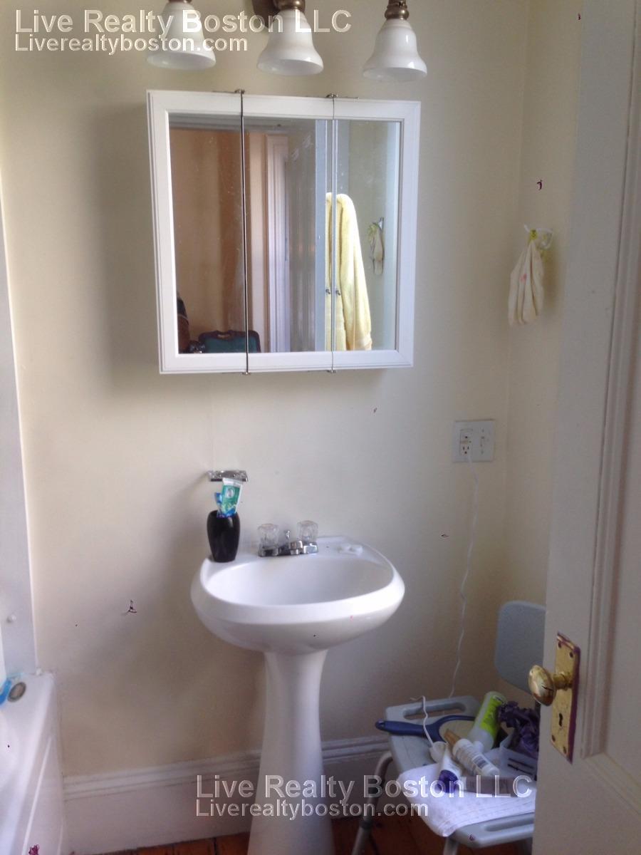 Building Photo - 20 Highgate St