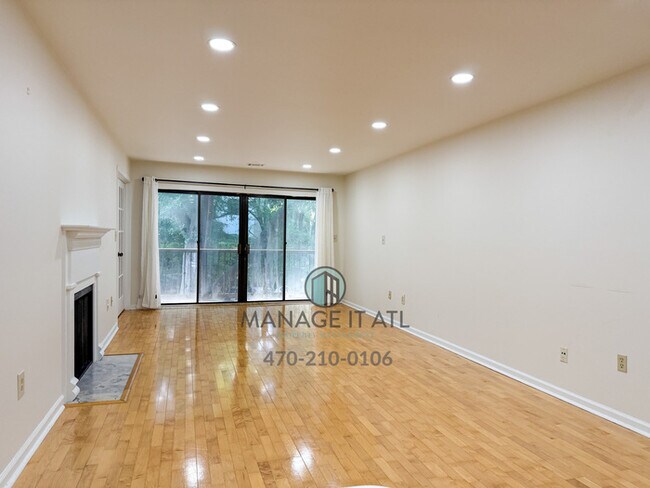 Building Photo - 2 bedroom condo in Atlanta in gated community