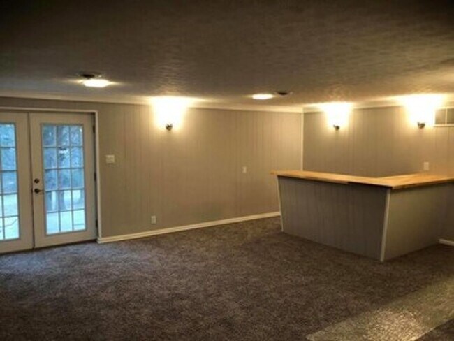 Building Photo - 4BR/3BA | Newly Renovated Single Family Home | Large backyard | In West Knoxville!