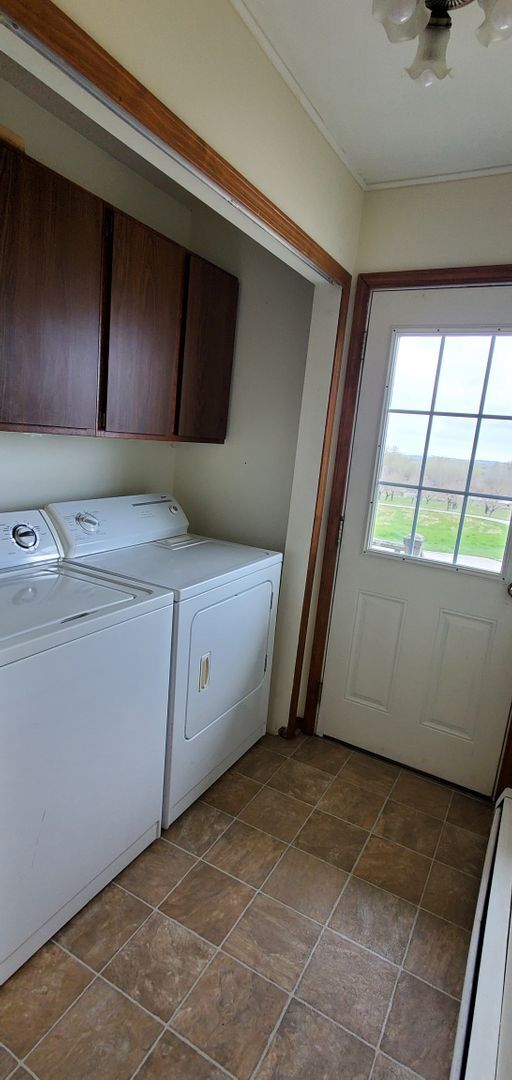 Building Photo - LARGE HOME WITH BEAUTIFUL VIEWS OF BOTH GRAND TRAVERSE BAYS