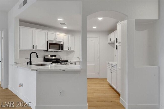 Building Photo - 7400 W Flamingo Rd