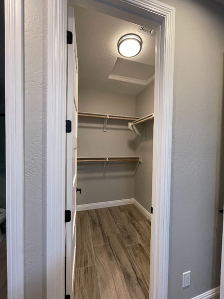 Building Photo - 2720 E Wildhorse Pl