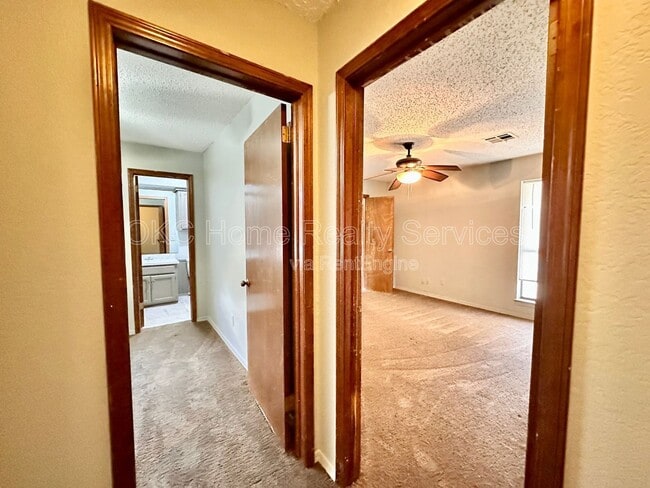 Building Photo - 8712 Rayburn Ave