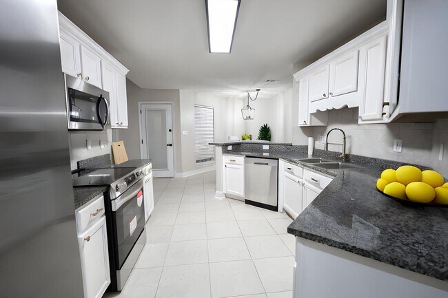 Building Photo - 816 W Ridgewood Cove