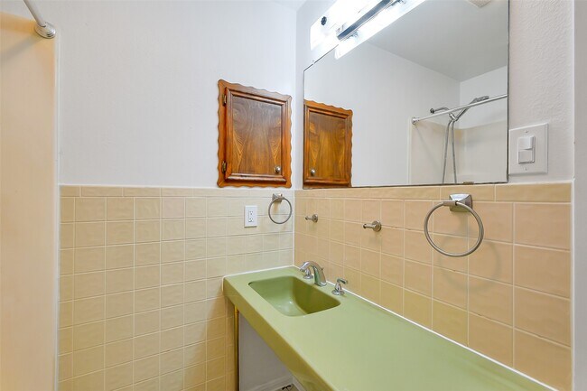 Building Photo - 3605 Longherridge Dr