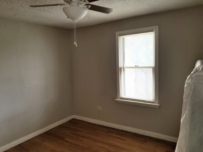Bedroom 2 - 229 Chuck Wagon Rd