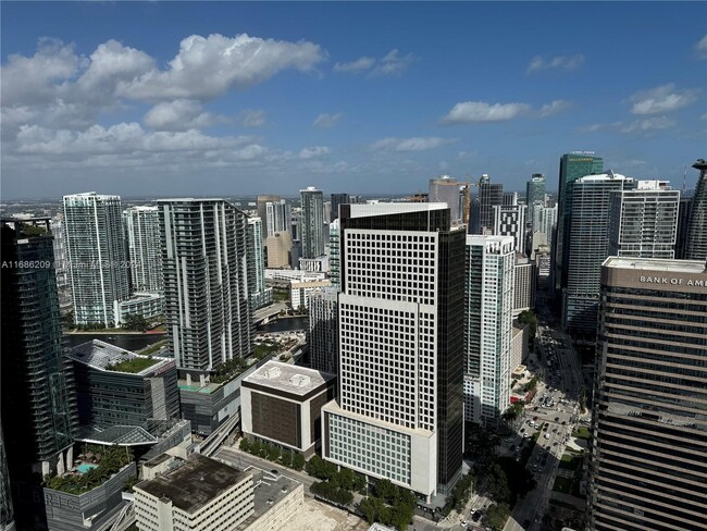 Building Photo - 950 Brickell Bay Dr