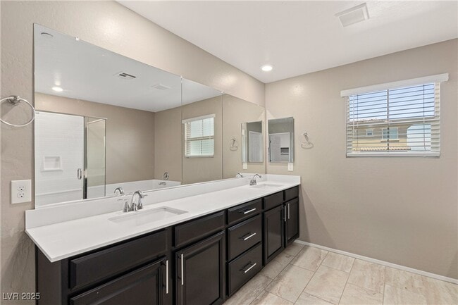 Building Photo - 4 Lomita Heights Dr