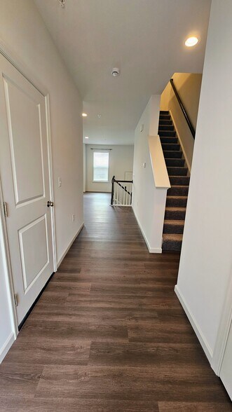 Building Photo - 61 N Conifer Dr