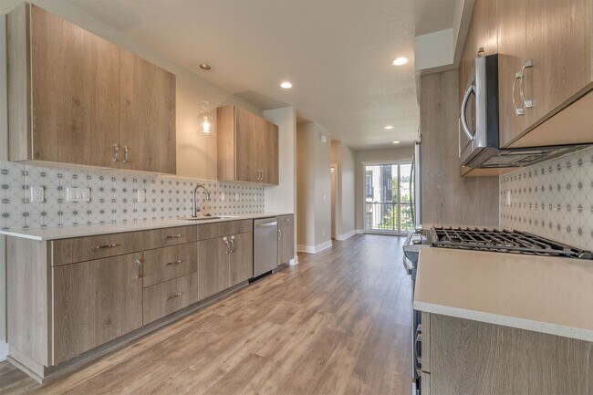 Building Photo - 17235 SW Goldcrest Ln